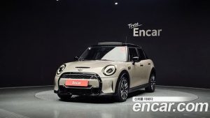 Mini Cooper 5Door CLASSIC 2024 года из Южной Кореи