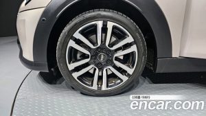 Mini Cooper 5Door CLASSIC 2024 года из Южной Кореи