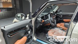 Mini Cooper 5Door CLASSIC 2024 года из Южной Кореи