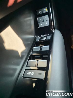 Land Rover Range Rover Velar 3.0 P400 Dynamic HSE 2025 года из Южной Кореи