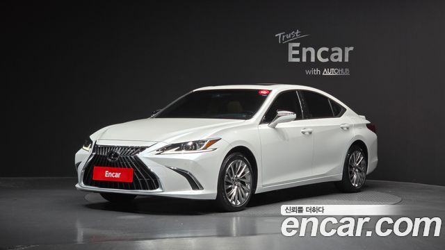 Lexus ES Luxury Plus 2023 года из Кореи