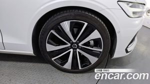 Volvo S60 B5 ULTIMATE Bright 2024 года из Южной Кореи