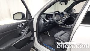 BMW X7 xDrive 40i M Sport 6 2025 года из Южной Кореи