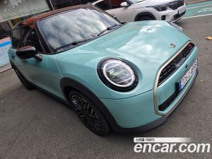 Mini Cooper 5Door Favoured 2025 года из Южной Кореи