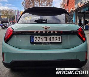 Mini Cooper 5Door Favoured 2025 года из Южной Кореи