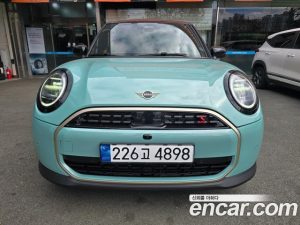 Mini Cooper 5Door Favoured 2025 года из Южной Кореи