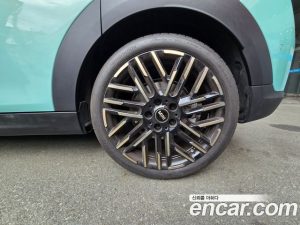 Mini Cooper 5Door Favoured 2025 года из Южной Кореи