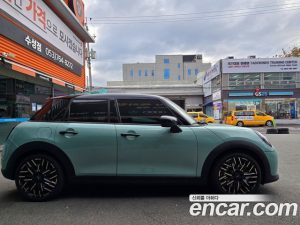 Mini Cooper 5Door Favoured 2025 года из Южной Кореи