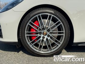 Porsche Panamera 4.0 GTS 2023 года из Южной Кореи