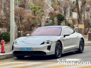 Porsche Taycan GTS 2022 года из Южной Кореи