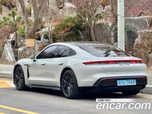 Porsche Taycan GTS 2022 года из Южной Кореи
