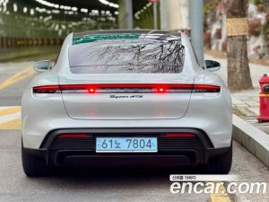 Porsche Taycan GTS 2022 года из Южной Кореи