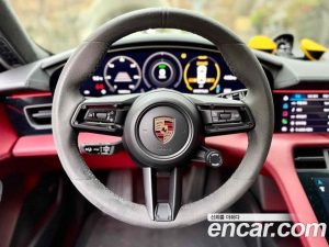 Porsche Taycan GTS 2022 года из Южной Кореи