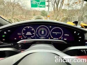 Porsche Taycan GTS 2022 года из Южной Кореи