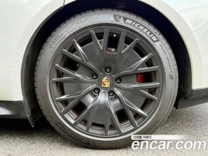 Porsche Taycan GTS 2022 года из Южной Кореи