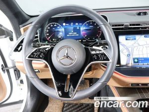 Mercedes-Benz E-Class E300 4MATIC Exclusive 2024 года из Южной Кореи