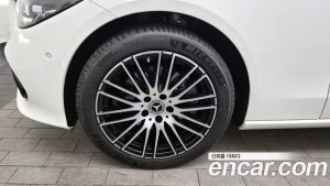 Mercedes-Benz C-Class C200 Avantgarde 2025 года из Южной Кореи