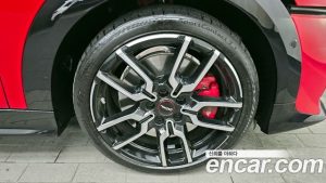 Mini Cooper Convertible JCW 2025 года из Южной Кореи