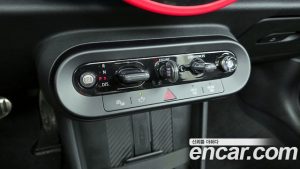 Mini Cooper Convertible JCW 2025 года из Южной Кореи