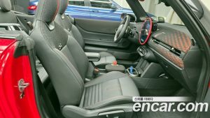 Mini Cooper Convertible JCW 2025 года из Южной Кореи