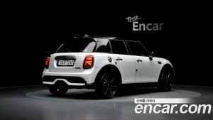 Mini Cooper 5Door RESOLUTE Edition 2023 года из Южной Кореи