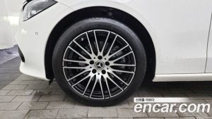 Mercedes-Benz C-Class C200 Avantgarde 2025 года из Южной Кореи