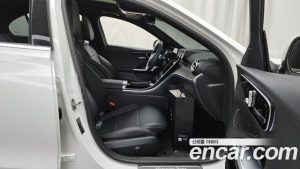 Mercedes-Benz C-Class C200 Avantgarde 2025 года из Южной Кореи
