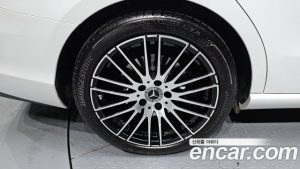 Mercedes-Benz C-Class C300 4MATIC Avantgarde 2024 года из Южной Кореи