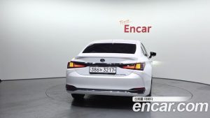 Lexus ES Luxury Plus 2023 года из Южной Кореи