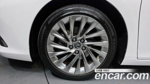 Lexus ES Luxury Plus 2023 года из Южной Кореи