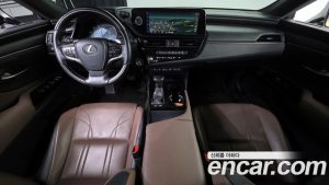 Lexus ES Luxury Plus 2023 года из Южной Кореи