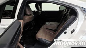 Lexus ES Luxury Plus 2023 года из Южной Кореи