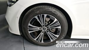 Mercedes-Benz E-Class E200 Avantgarde 2025 года из Южной Кореи