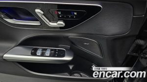 Mercedes-Benz C-Class C300 4MATIC Avantgarde 2024 года из Южной Кореи