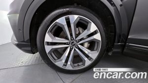 Audi Q8 55 TFSI 4WD Premium 2023 года из Южной Кореи