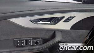 Audi Q8 55 TFSI 4WD Premium 2023 года из Южной Кореи