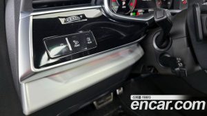 Audi Q8 55 TFSI 4WD Premium 2023 года из Южной Кореи