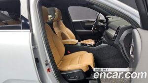 Volvo XC40 B4 Inscription 2022 года из Южной Кореи