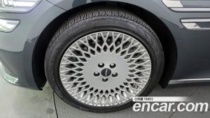 Genesis G80 Бензин 2.5 Turbo AWD 2025 года из Южной Кореи