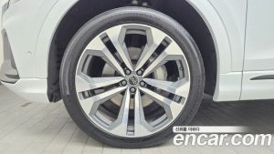 Audi Q8 55 TFSI 4WD Premium 2023 года из Южной Кореи