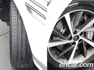 Genesis GV80 2.5T Бензин AWD 2024 года из Южной Кореи