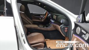 Mercedes-Benz E-Class E250 AMG Line 2023 года из Южной Кореи