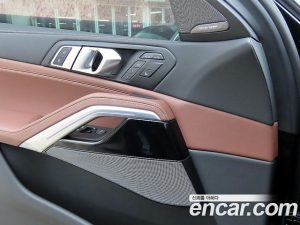 BMW X6 xDrive40i M Sport 2025 года из Южной Кореи
