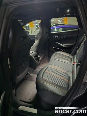 Astonmartin DBX 4.0 V8 707 2023 года из Южной Кореи