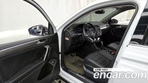 Volkswagen Tiguan 2.0 TSI Prestige 2023 года из Южной Кореи