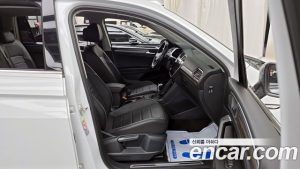 Volkswagen Tiguan 2.0 TSI Prestige 2023 года из Южной Кореи