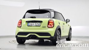 Mini Cooper DEFAULT 2024 года из Южной Кореи