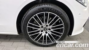 Mercedes-Benz C-Class C200 Avantgarde 2025 года из Южной Кореи