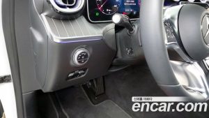 Mercedes-Benz C-Class C200 Avantgarde 2025 года из Южной Кореи