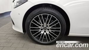 Mercedes-Benz C-Class C200 Avantgarde 2025 года из Южной Кореи
